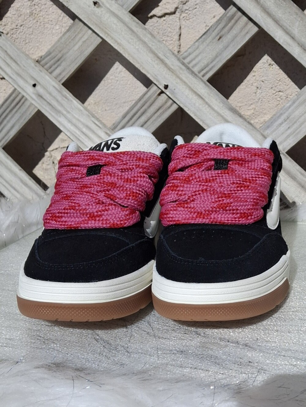 Vans Hylane Lace-Up Sneakers Black & White Thick Pink Laces Unisex W7/M5.5 - Picture 6 of 16